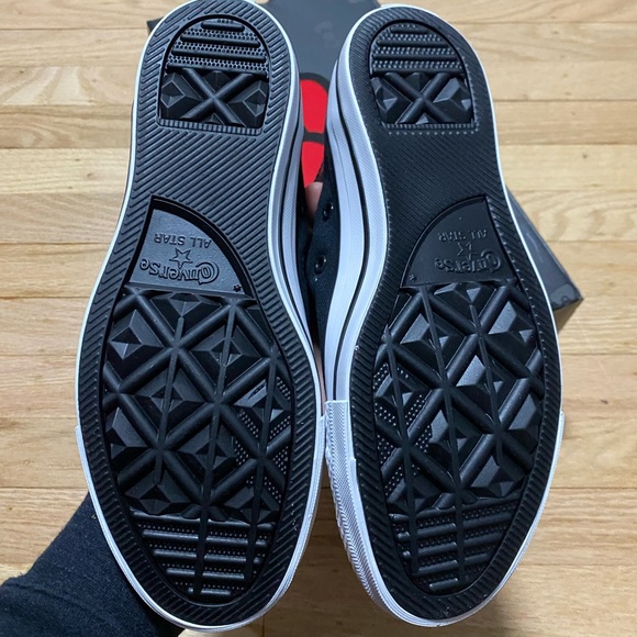 Hello Kitty Converse - Picture 9 of 9